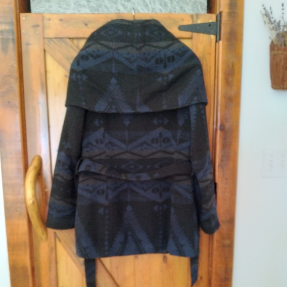 Aztec Pattern Coat - Picture 2 of 13